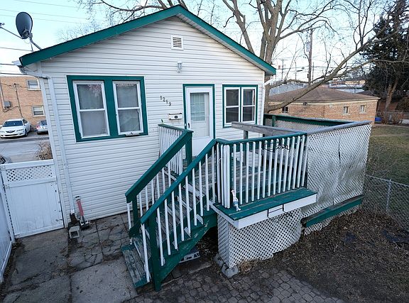 2nd image of 1219 Marengo Ave