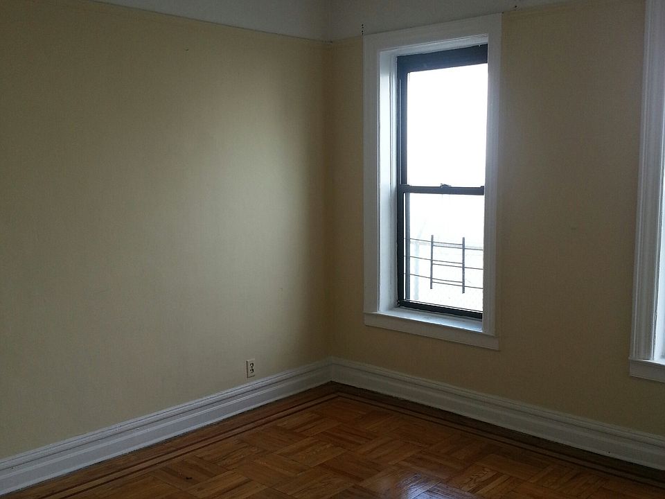 2nd image of 3416 41st St APT 1G
