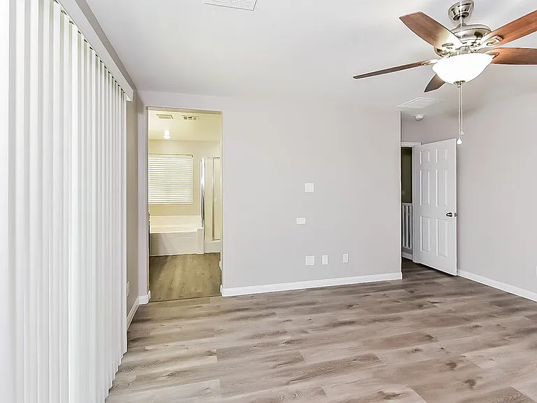 10509 W Gilmore Ave — Photo 10