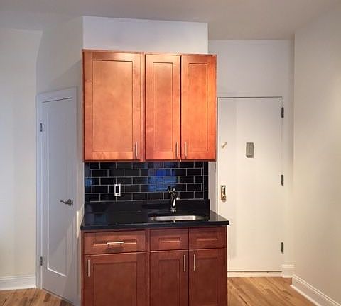 4th image of 325 Bleecker St APT 1