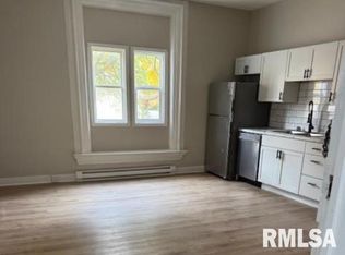 500 S Douglas Ave #B, Springfield, IL 62704