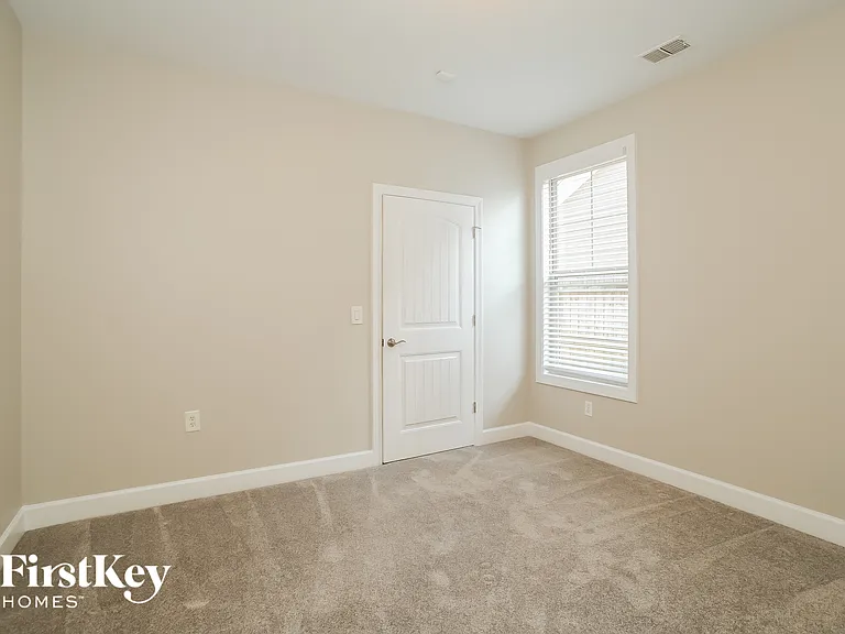 207 Hickory Nut Ln — Photo 13