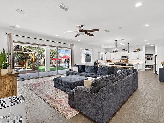 3rd image of 10726 E SANGER Avenue