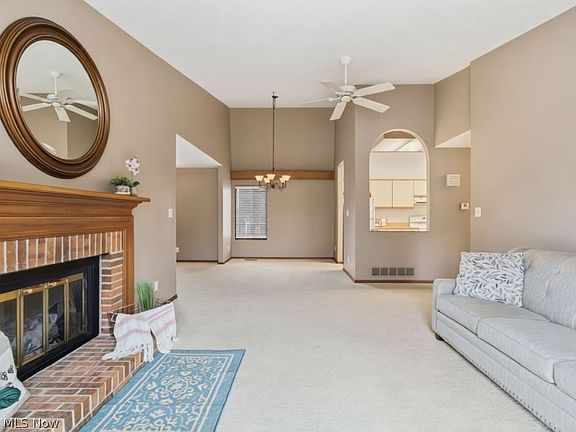 3rd image of 4557 Saint James Cir NW