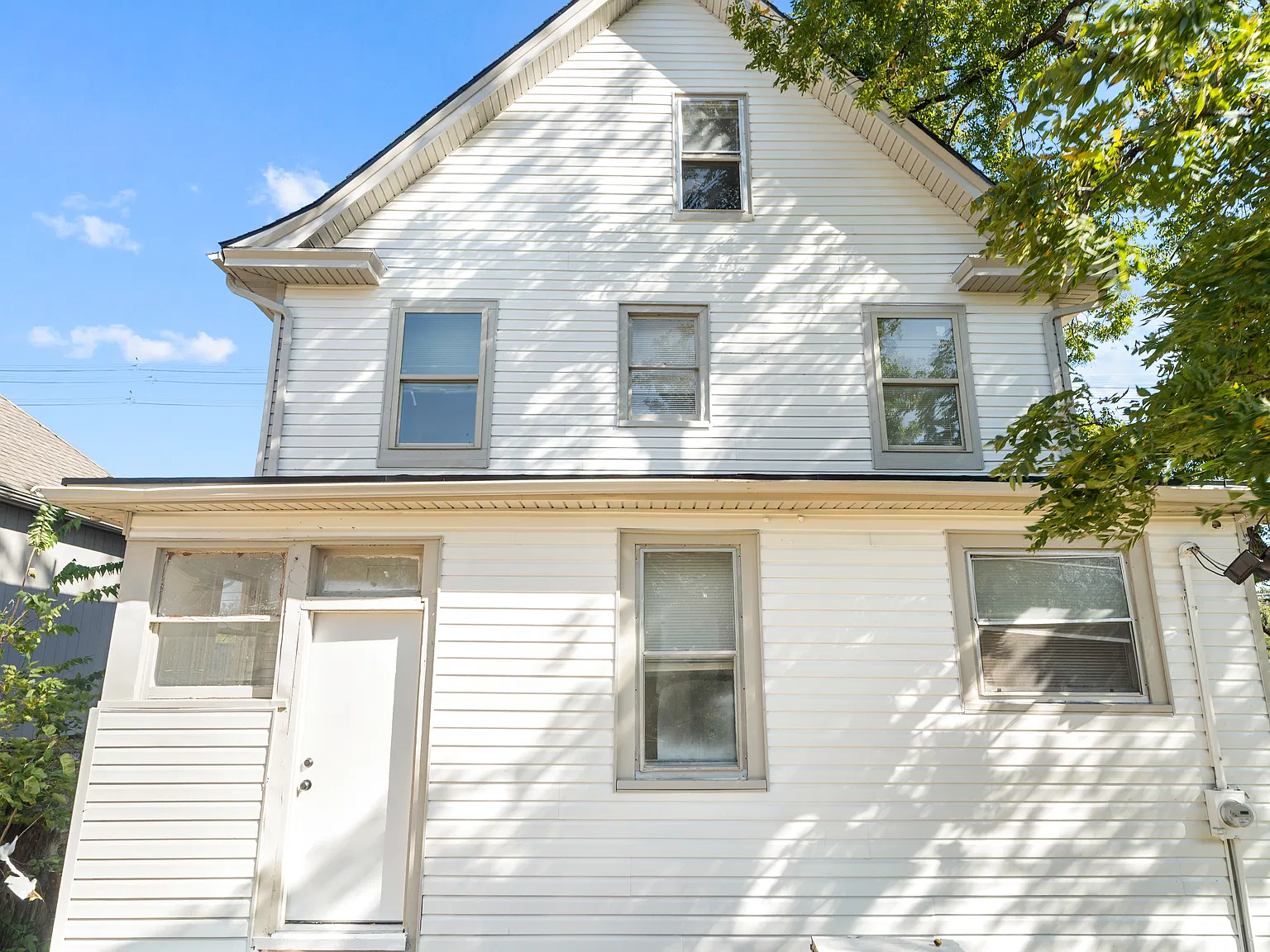 8 bed, 1872 sqft, $2,610 — Photo 2