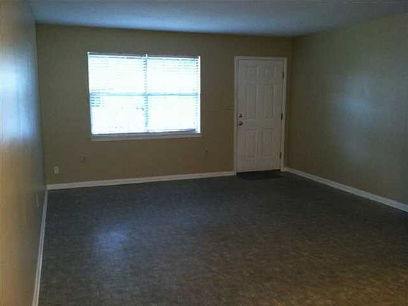 3rd image of 323 Victoria Ave