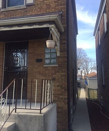 2nd image of 8008 S Artesian Ave