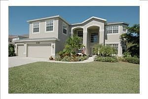 Front view / 3 car garage