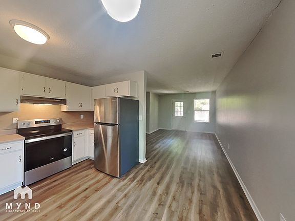 3rd image of 5910 Honeysuckle Cir