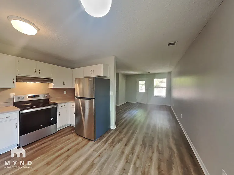 5910 Honeysuckle Cir — Photo 3