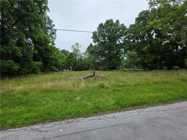 420 Jarvis Rd, Akron, OH 44319