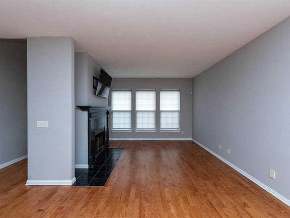 5th image of 941 Weninger Cir