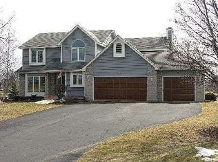 1607 Applewood Ln, Spring Grove, IL 60081