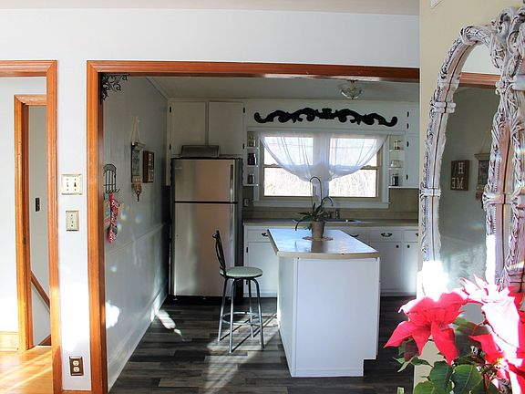 2nd image of 453 Lakeside Dr