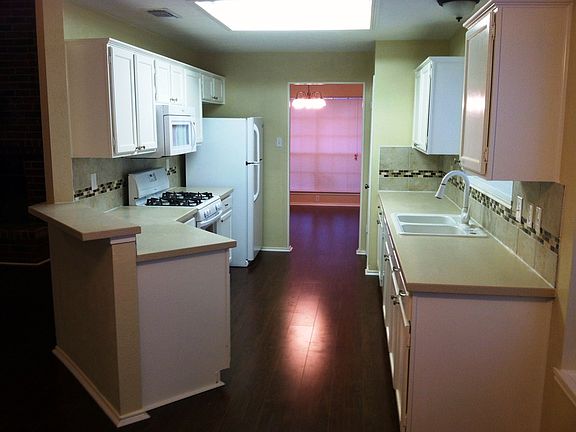 4th image of 16403 Chimneystone Dr