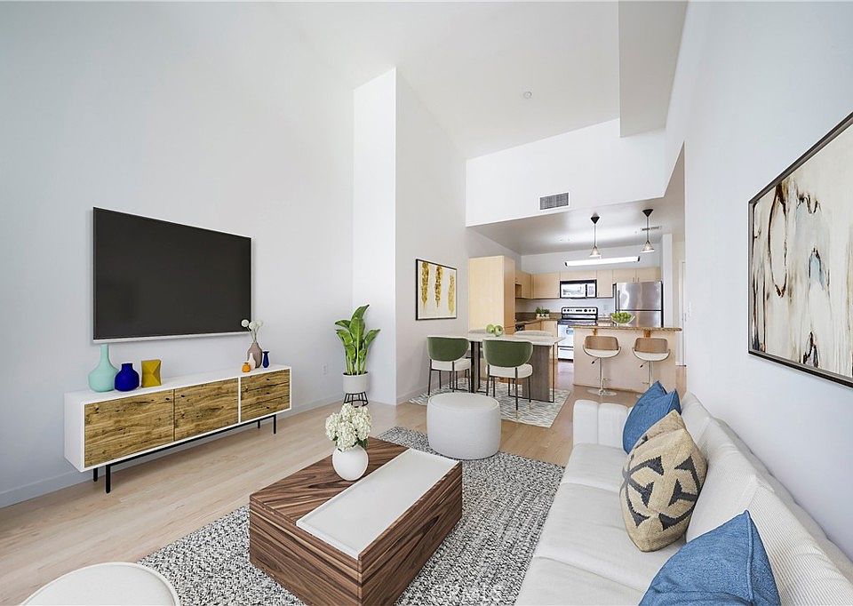 1st image of 630 W 6th St APT 616