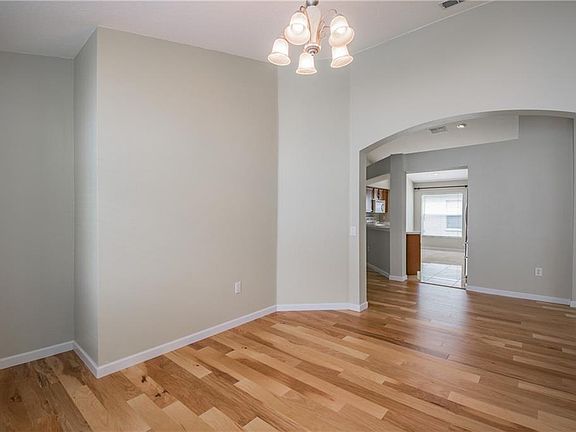 5th image of 25420 Bruford Blvd
