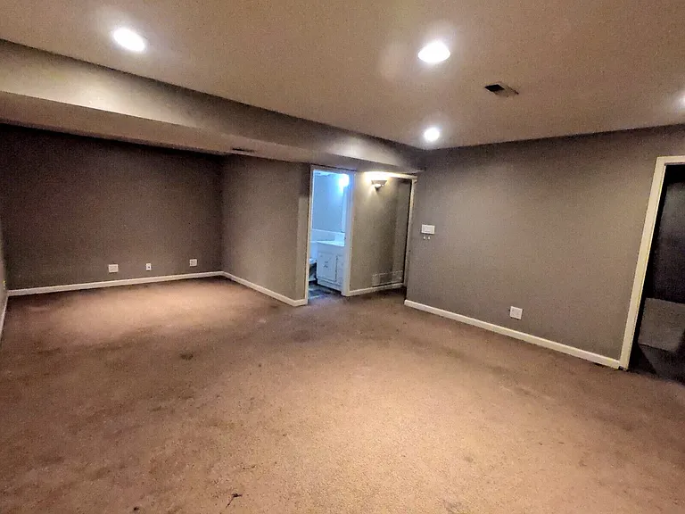 8703 W Nantucket St — Photo 17