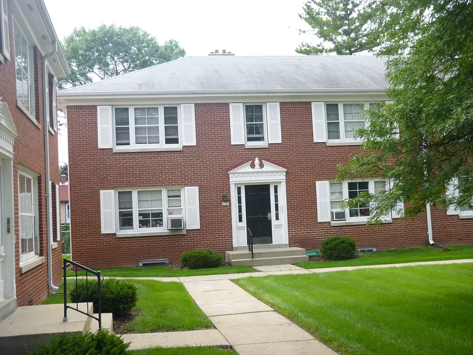 8329 W North Ave