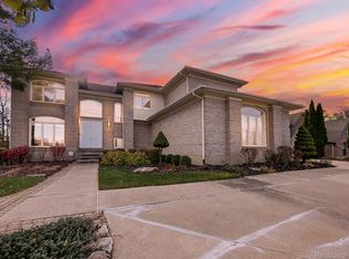 6310 Branford Dr, West Bloomfield, MI 48322