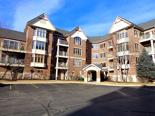 1st image of 405 Village Grn Unit 309