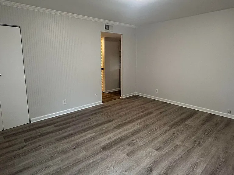 516 Hillview Blvd — Photo 3