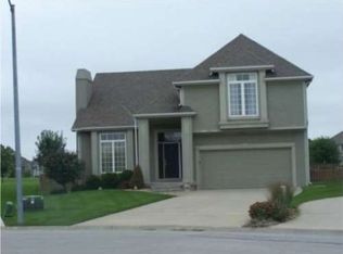 5601 NE Hidden Meadow Cir, Lees Summit, MO 64064