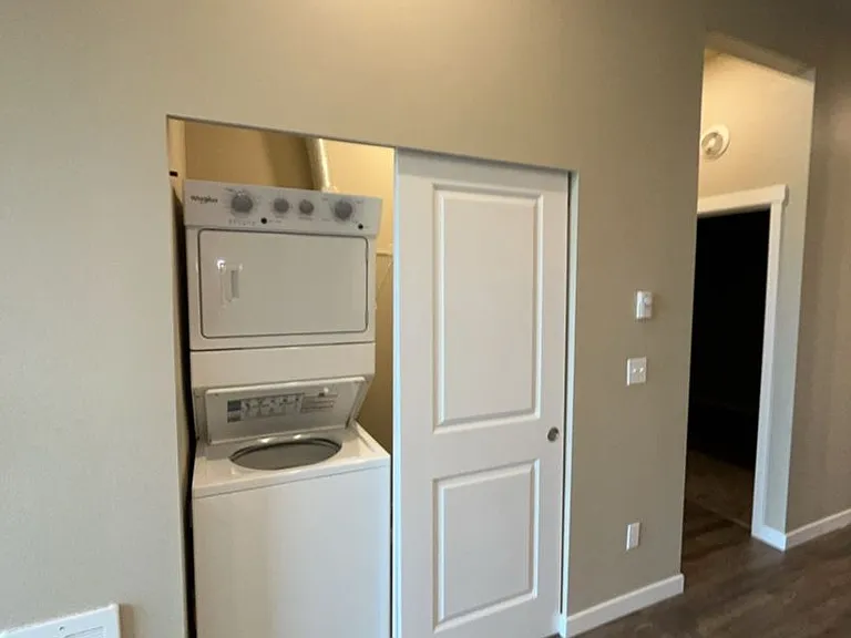One Month Free, Broadway Station Apartments — Photo 6