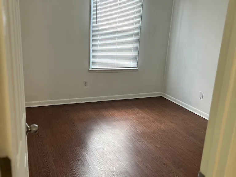 1008 Hickory Hill Ln — Photo 10