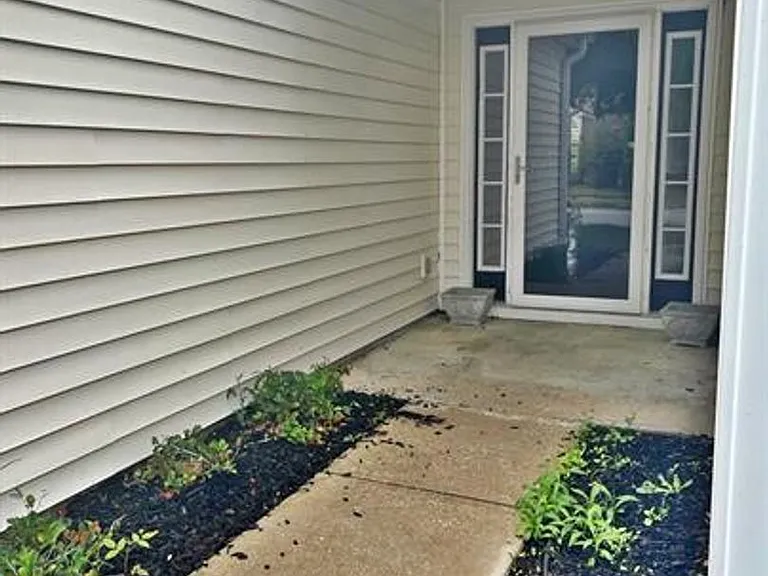 145 Pickett Creek Ln — Photo 2
