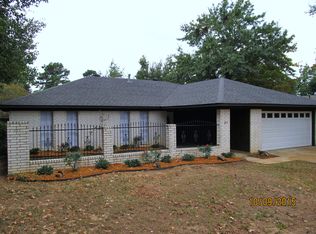 203 Quail Ln, Wake Village, TX 75501