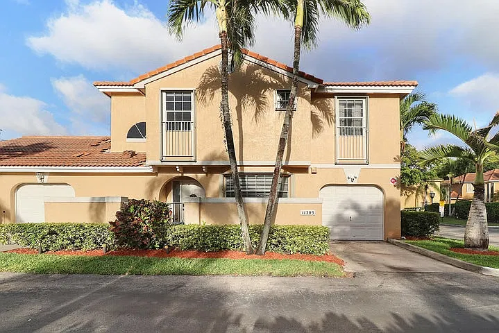 3 bed, 2105 sqft, $3,500 — Photo 1