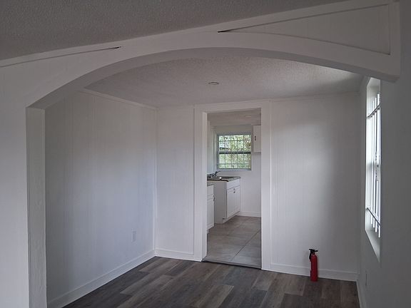 4th image of 2904 Moncrief Rd