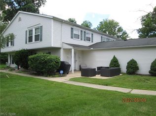 266 Canterbury Ln #B-20, Medina, OH