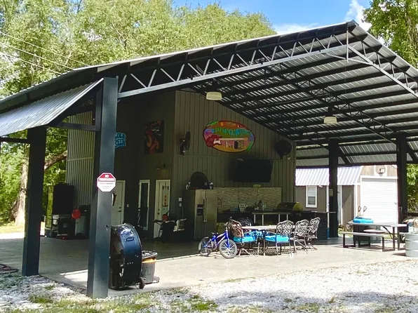 410 Grover Barrett Rd, Picayune, MS 39466