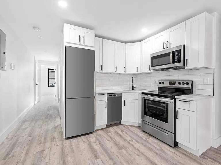557 2nd Ave #3 — Photo 4