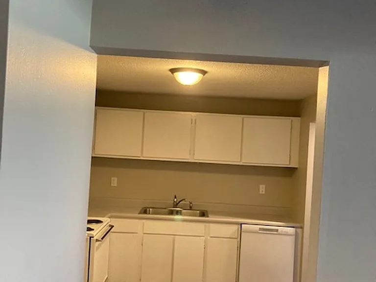 Hollow Hills Apartments — Photo 52