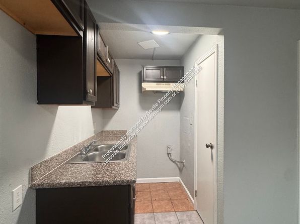 8656 Macarthur Blvd #17