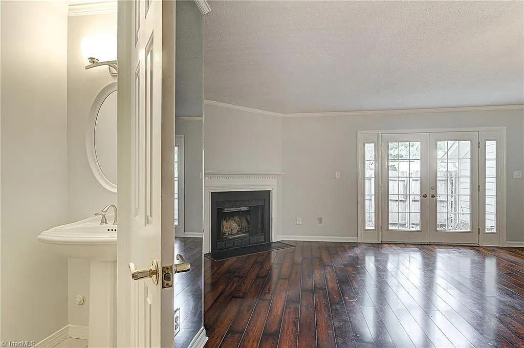 3 bed, 2.5 bath, 1200 sqft, $1,750 — Photo 3
