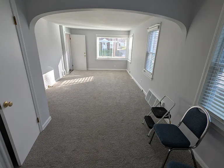 New carpet, paint, windows and blinds throughout.