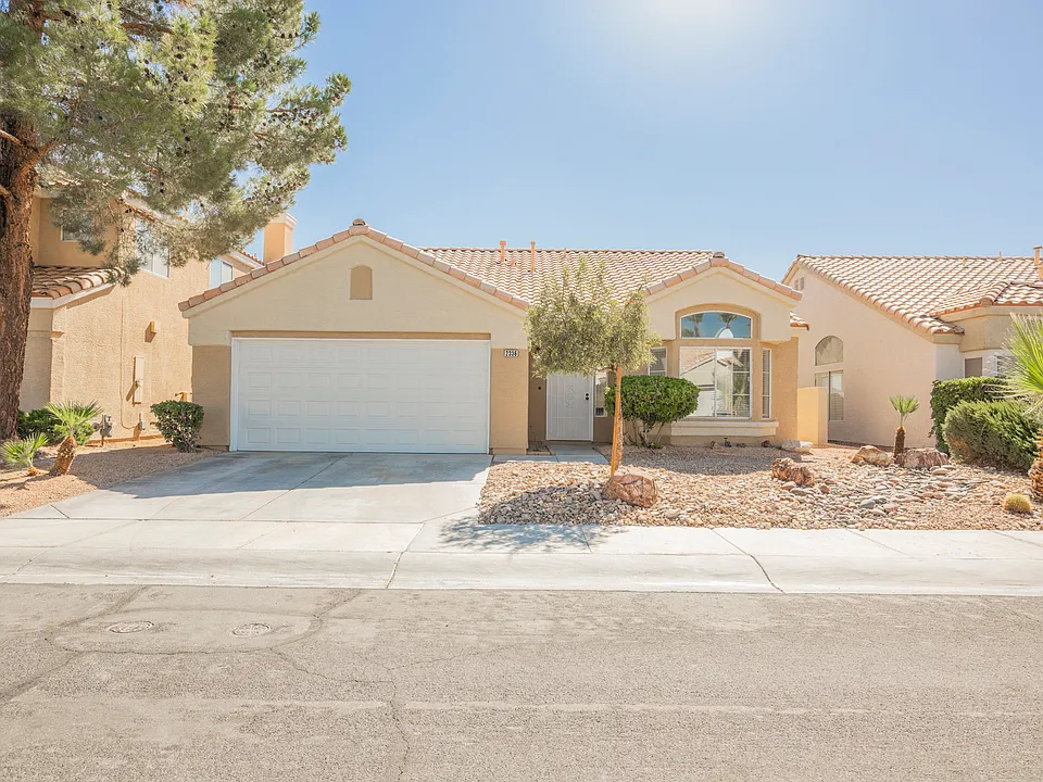 2336 Bloomington Dr