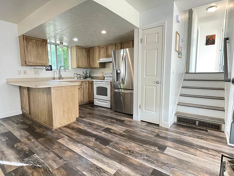 2290 N 1075 E — Photo 4