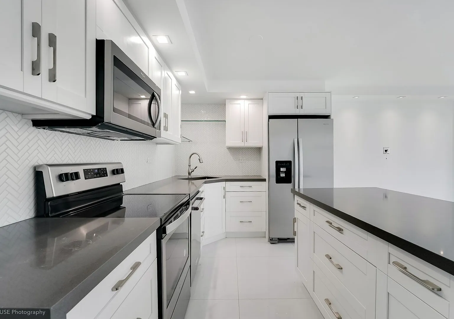 Maison Grande 6039 Collins Ave — Photo 2