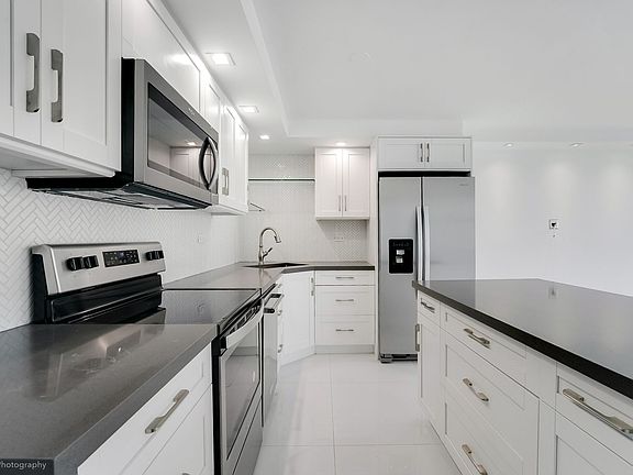 2nd image of 6039 Collins Ave