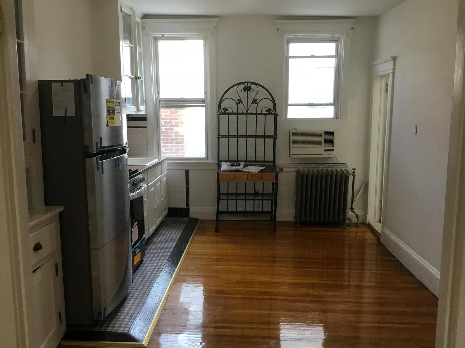 211 Bloomfield St — Photo 4