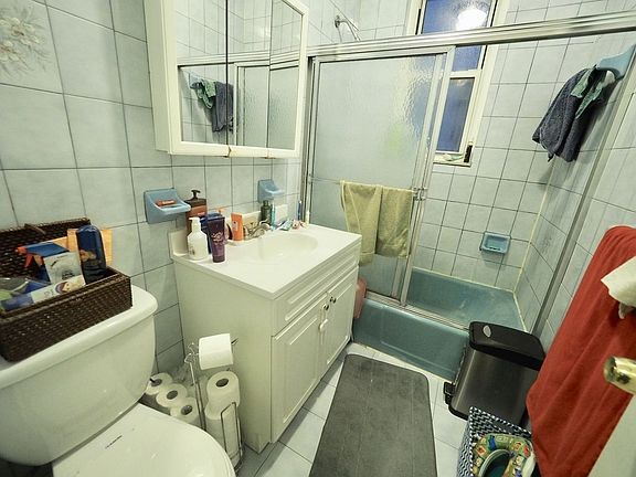 5th image of 2452 29th St APT 1A