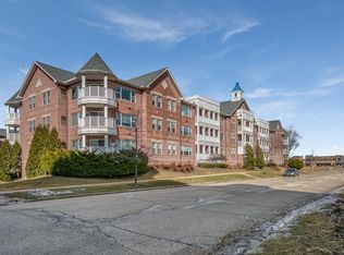 318 57th St UNIT 105, Kenosha, WI 53140