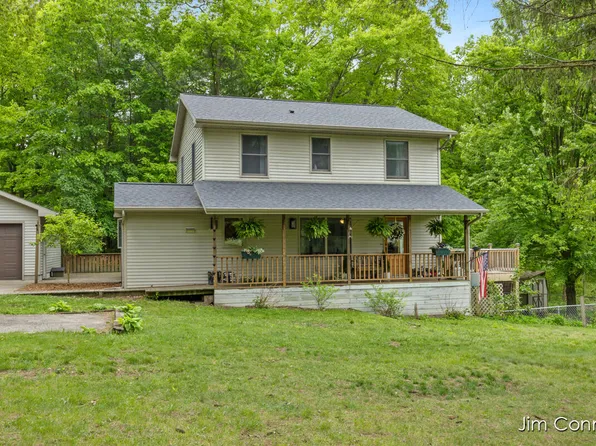1480 W 72nd St, Newaygo, MI 49337