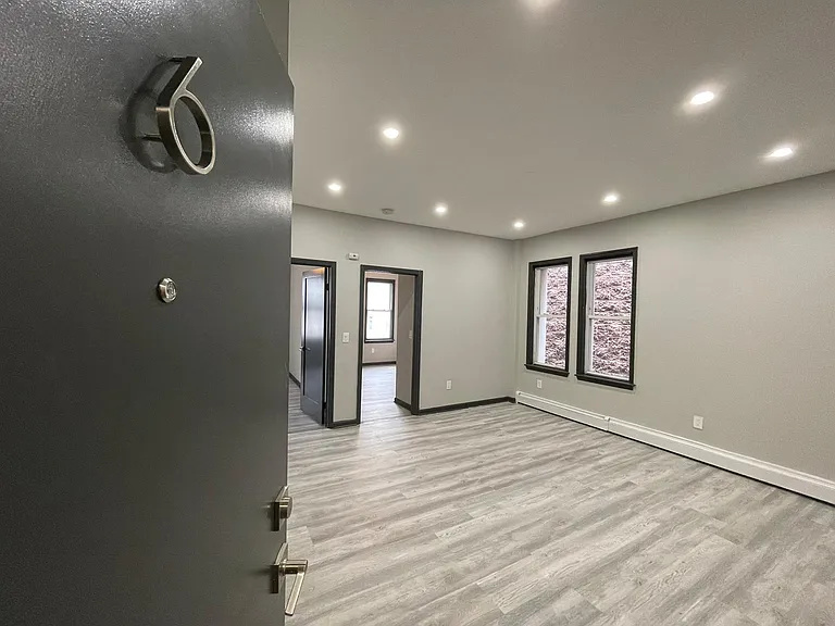 305-306 Magnolia Ave #6 — Photo 3