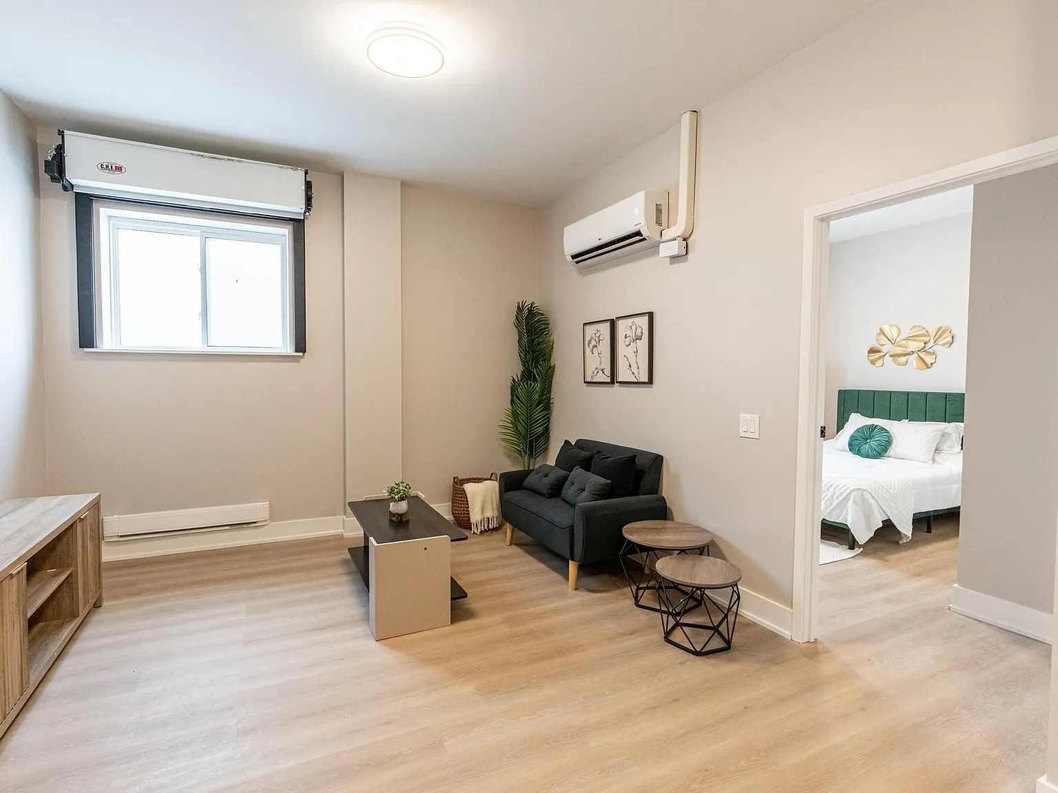 376 Richmond St — Photo 2